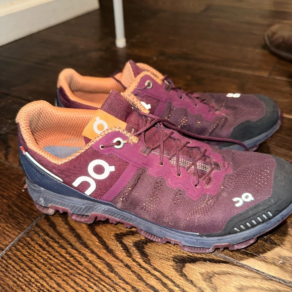 On cloud shoes - Picture 4 of 5